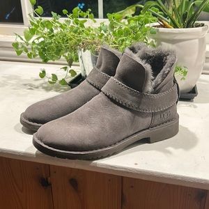 Ugg Women’s Classic Fashion Ultra Mini Boot, gray